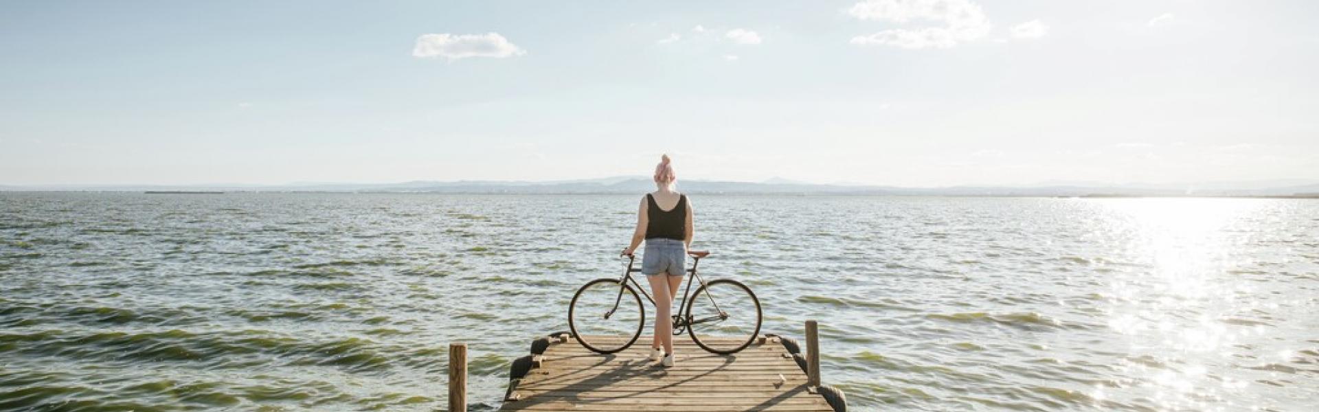 bicicleta en lago albufera