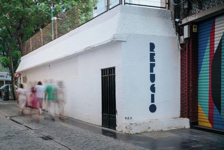 refugio antiaéreo calle alta exterior