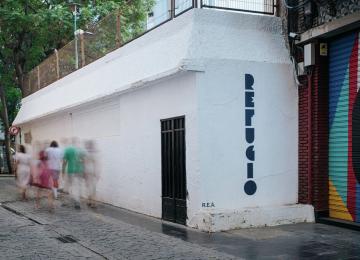 refugio antiaéreo calle alta exterior