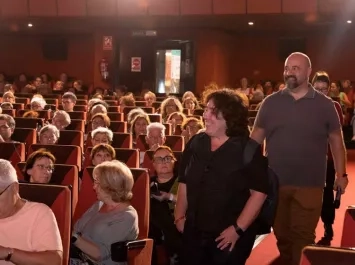 Sala del cine lys con gente