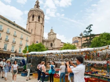 mercado de l'escuraeta puesto y clientes